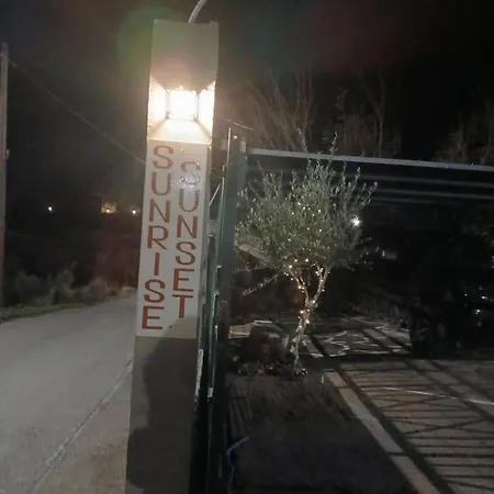 아파트 Sunrise & Sunset 모넴바시아