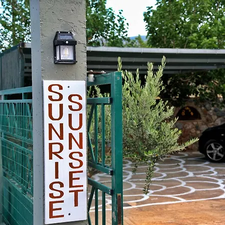 Sunrise & Sunset Apartment *